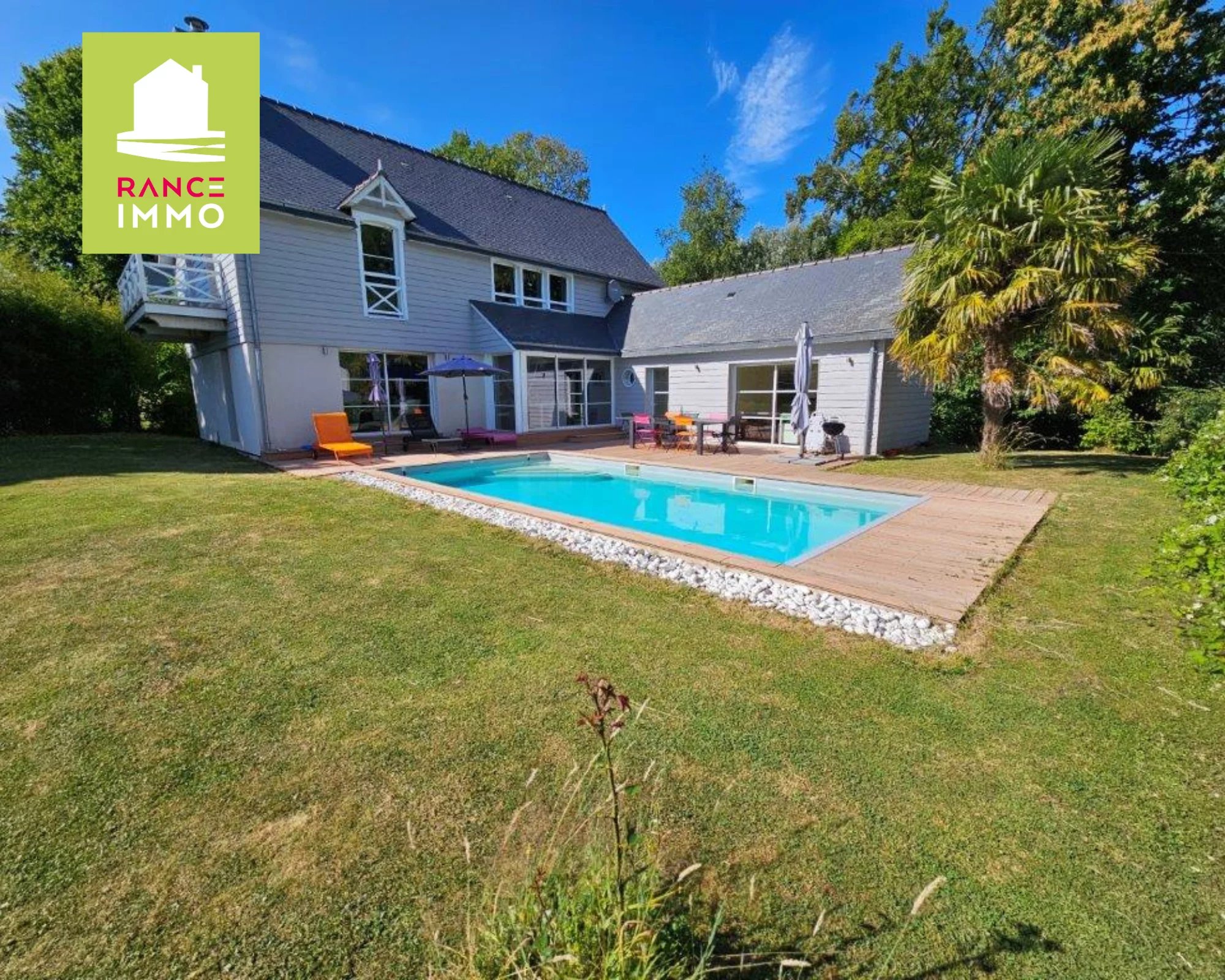 PLOUËR-SUR-RANCE – MAISON CONTEMPORAINE 189 m² – BORDS DE RANCE – PISCINE – 5 CHAMBRES